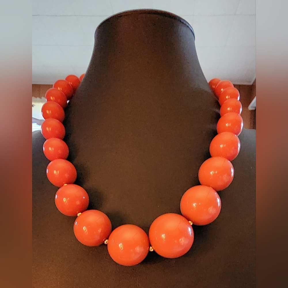 STUNNING Vintage Joan Rivers Classics Bold Coral Bead Statement Necklace NWOT - Picture 2 of 6